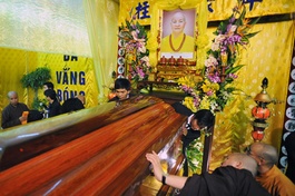 Chùm ảnh: Lễ nhập quan và lễ viếng Trưởng lão HT.Thích Thanh Tứ